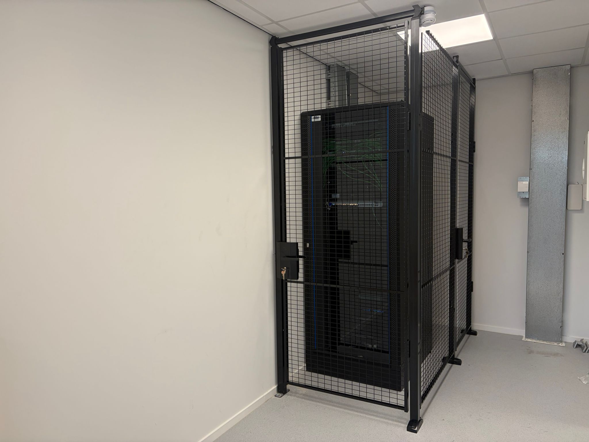 Groven Gaaswanden Serverruimte X0-Guard gaaswand oplossing