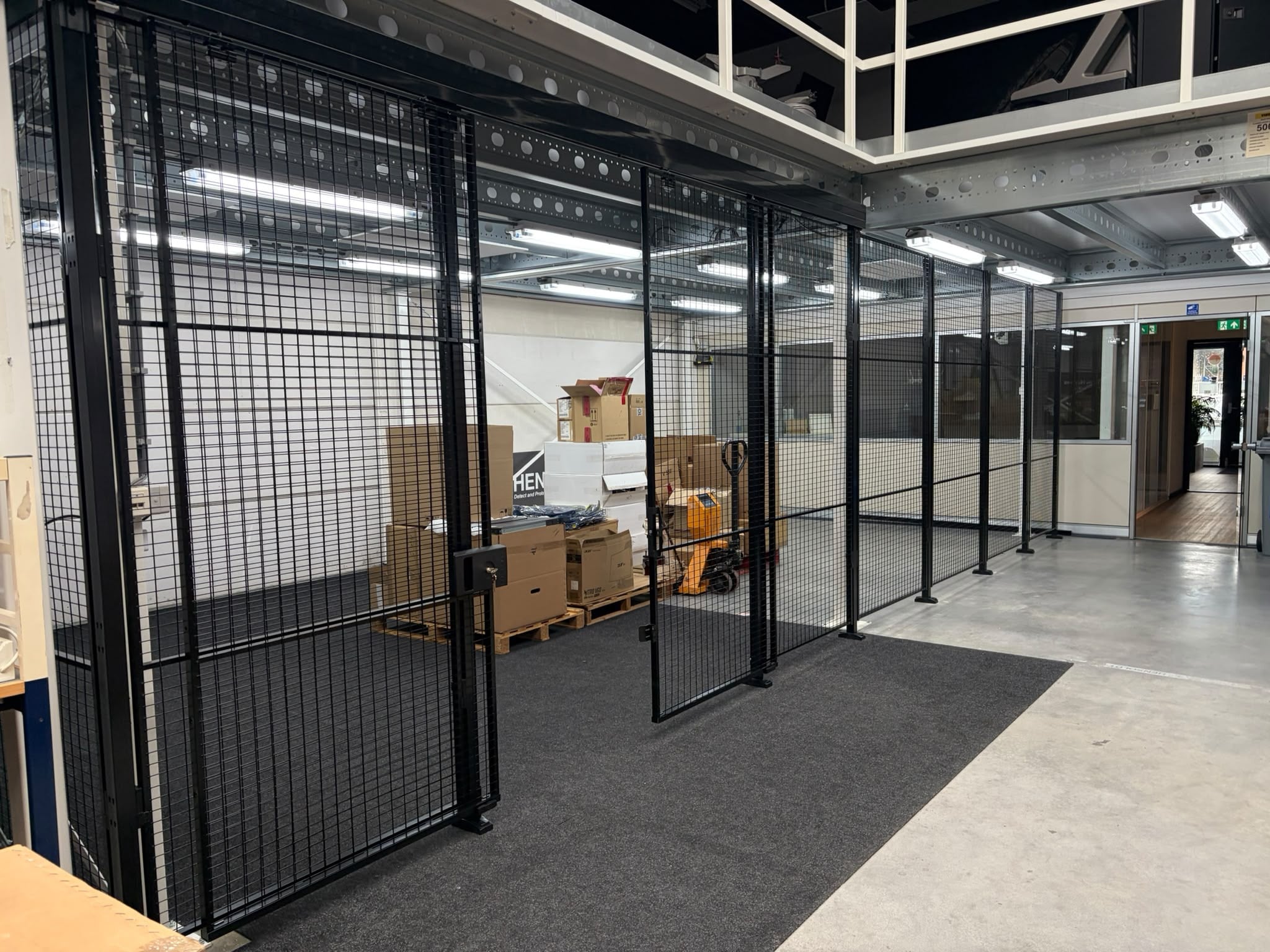 bersicht X-Guard Lagerabtrennung 2500 mm RAL 9011 in Hoogvliet